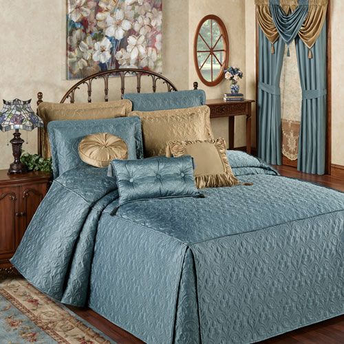 Cambridge Classics Grande Bedspread in Blue Shadow