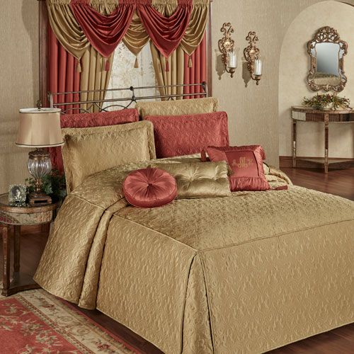 Cambridge Classics Grande Bedspread in Golden Bronze
