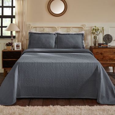 Fleur de Lis Bedspread SetImage