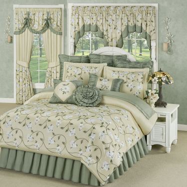 Garden Walk Comforter Set VanillaImage