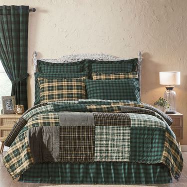 Pine Grove Patchwork Quilt Pine GreenImage