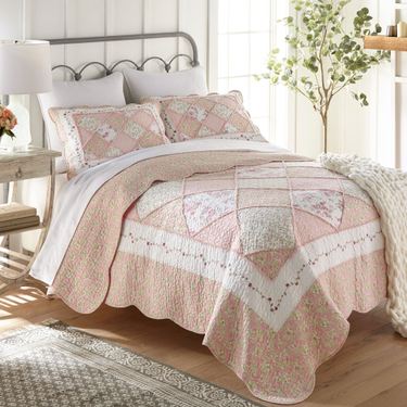 Strawberry Garden Mini Quilt Set PinkImage