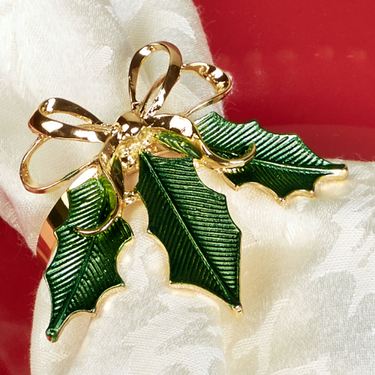 Holly Leaves Napkin Rings Green Set of FourImage
