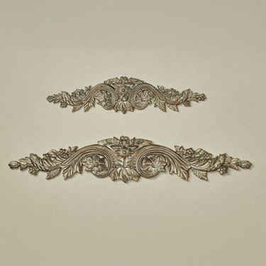 Flowering Medallion Decorative Wall Topper PlatinumImage