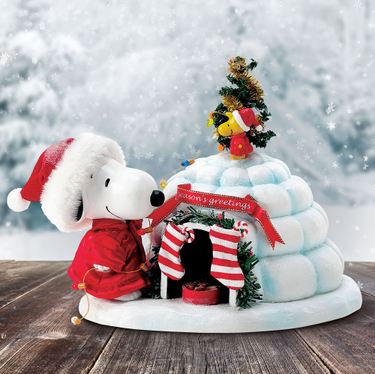 Snoopys Puffer Igloo Clothtique RedImage