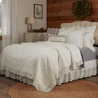 Kathryn Quilt IvoryImage