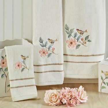 Pretty Birds Bath Towel Set Ivory Bath Hand FingertipImage