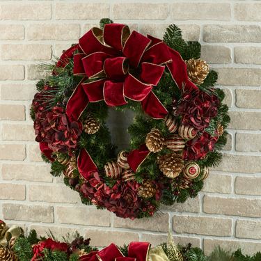 Enchanting Holiday Wreath BurgundyImage