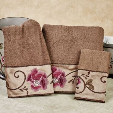 Larissa Bath Towel Set Cocoa Bath Hand FingertipImage