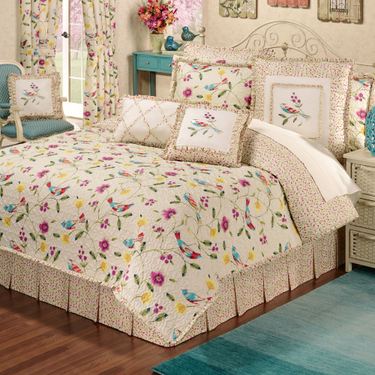 Sweet Tweet Quilt Bed Set Light CreamImage