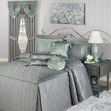 Cambridge Classics Grande Bedspread GrayImage