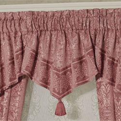 Grandview Ascot Valance Rose 30 x 20