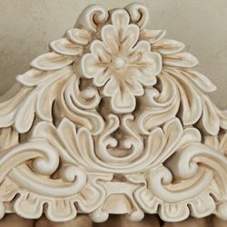 Izabella Wall Teester Bed Crown Antique Ivory