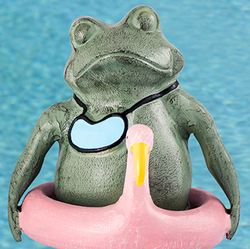 Beach Buddy Frog Garden Sculpture Green
