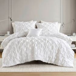 Bailey Comforter Bed Set White