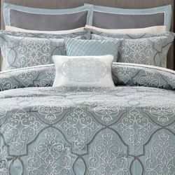 Lavine Comforter Bed Set Glacier