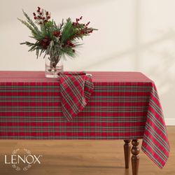 Holiday Nouveau Dazzle Rectangle Tablecloth Red