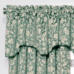 Eleanor Scalloped Valance 52 x 17