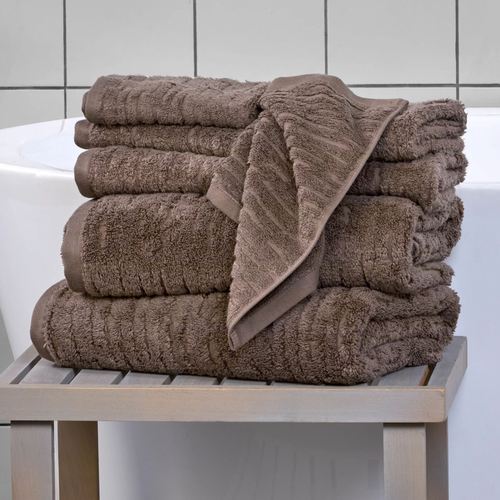 DQ20-001_Mink.jpg Thumbnail Image