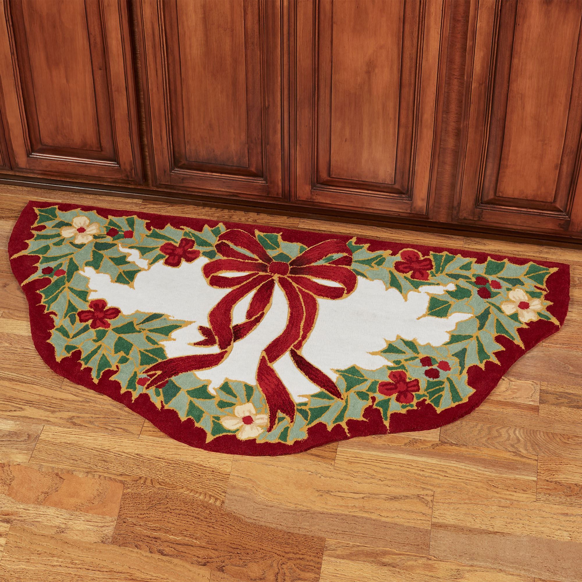 Happy Holly 5 Foot Wide Scalloped Holiday Slice Rug