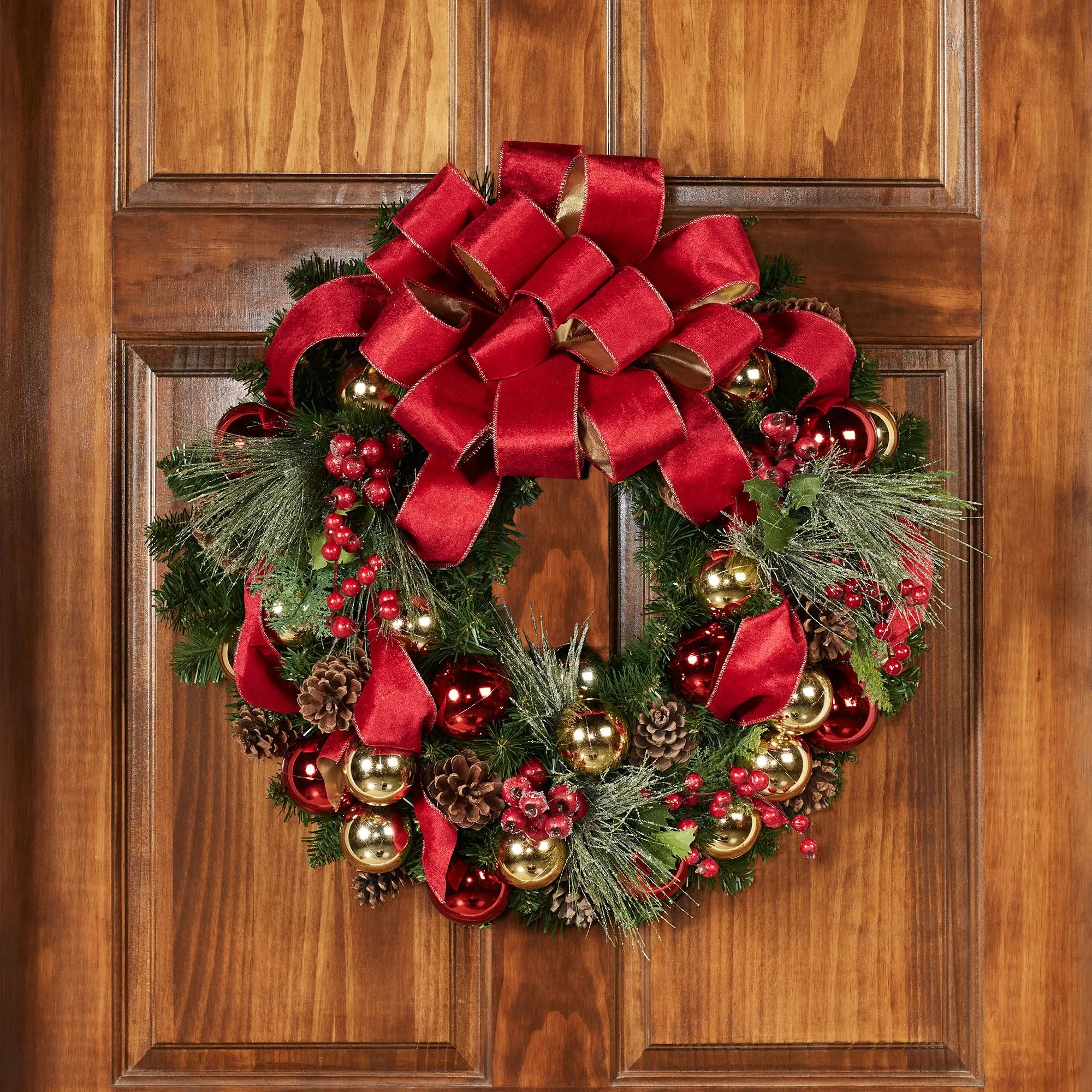 Holiday Greetings Indoor Outdoor Ornament Wreath