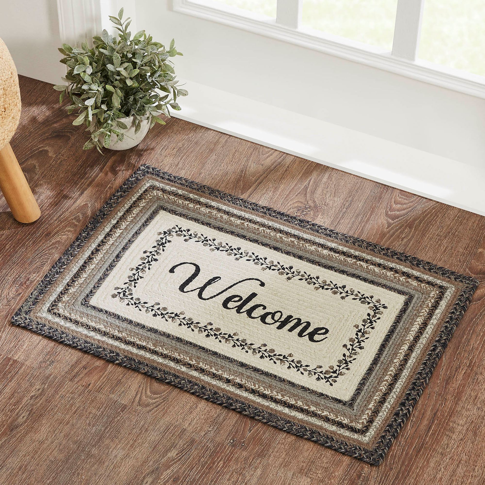 Vining Florals Welcome Braided Rectangle Accent Rug with Included Rug Pad