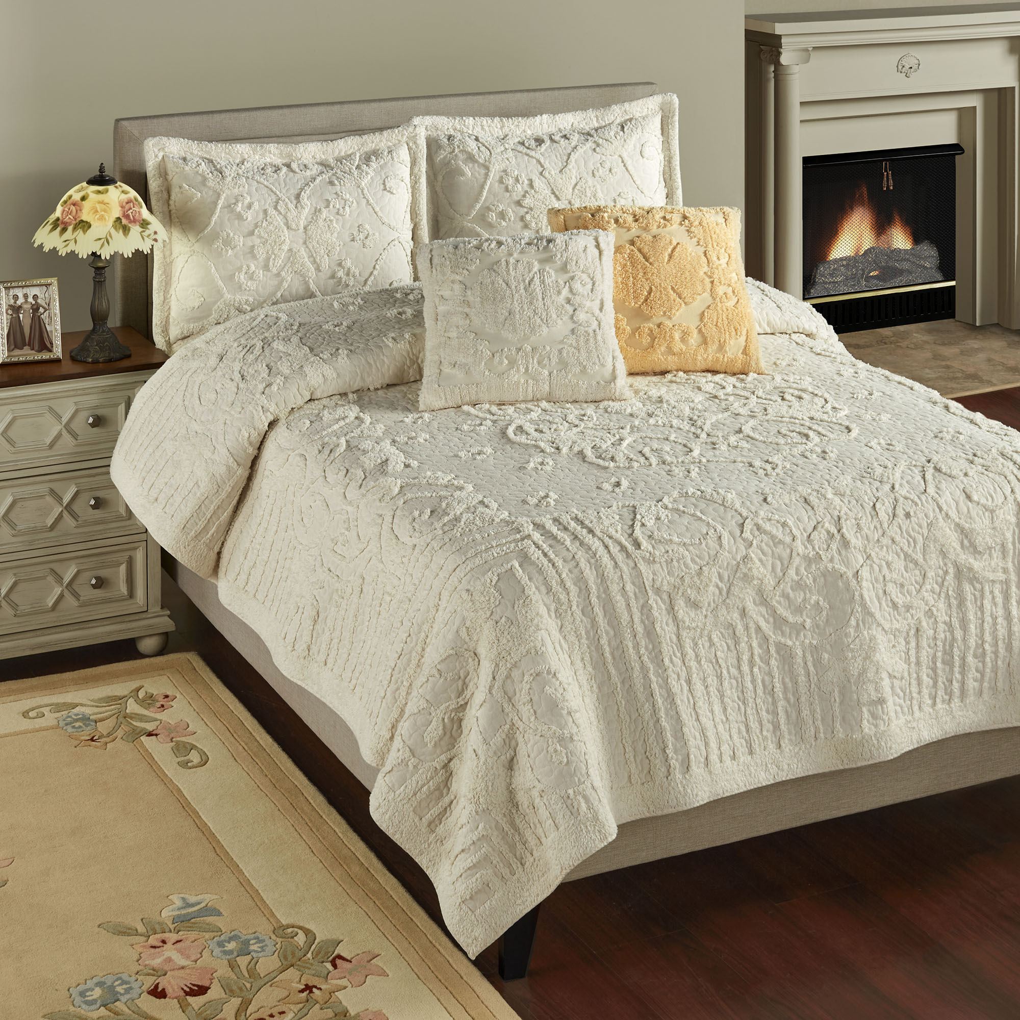Lorenza Ecru Cotton Chenille Quilt Set Bedding