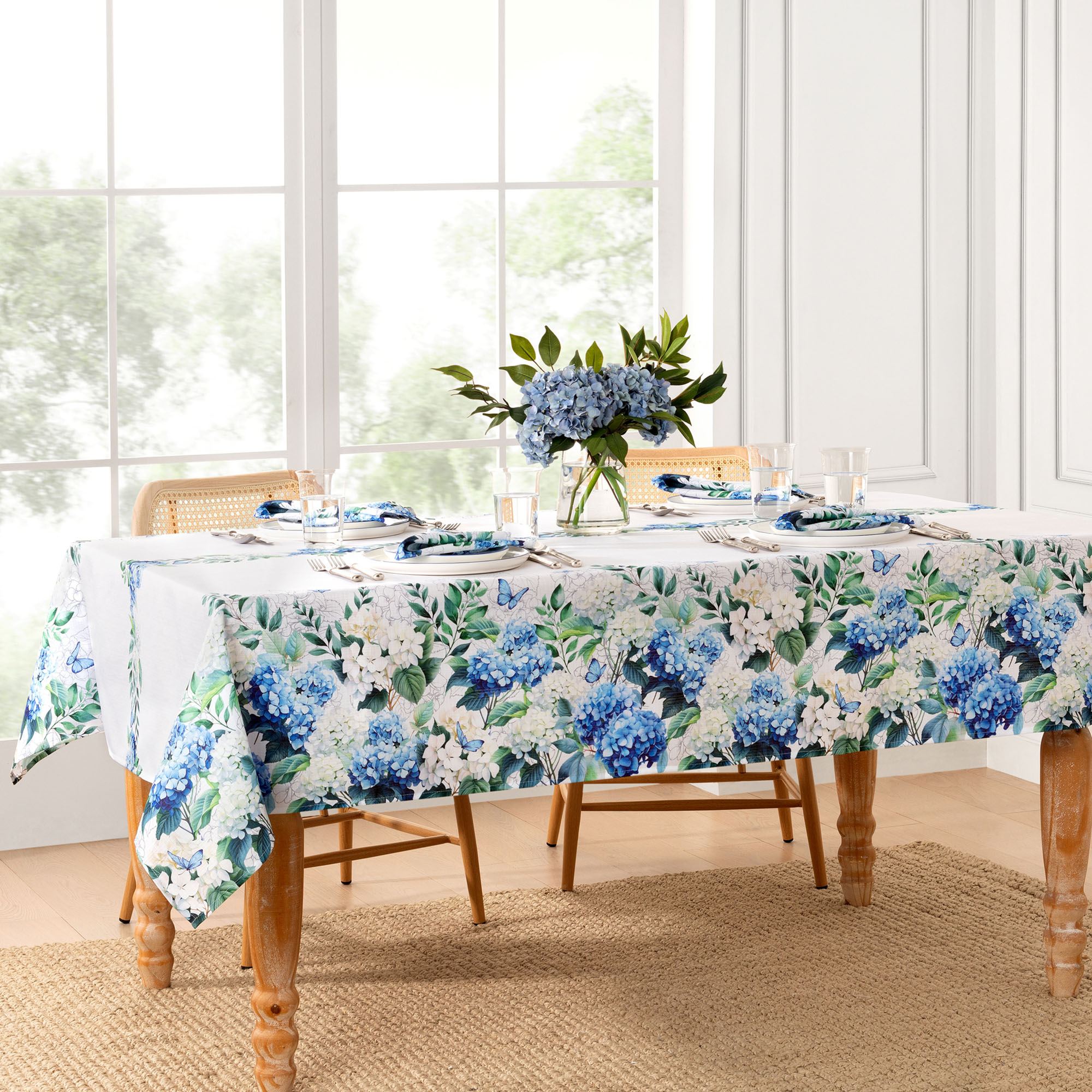 Hydrangea Garden Rectangle Tablecloth White