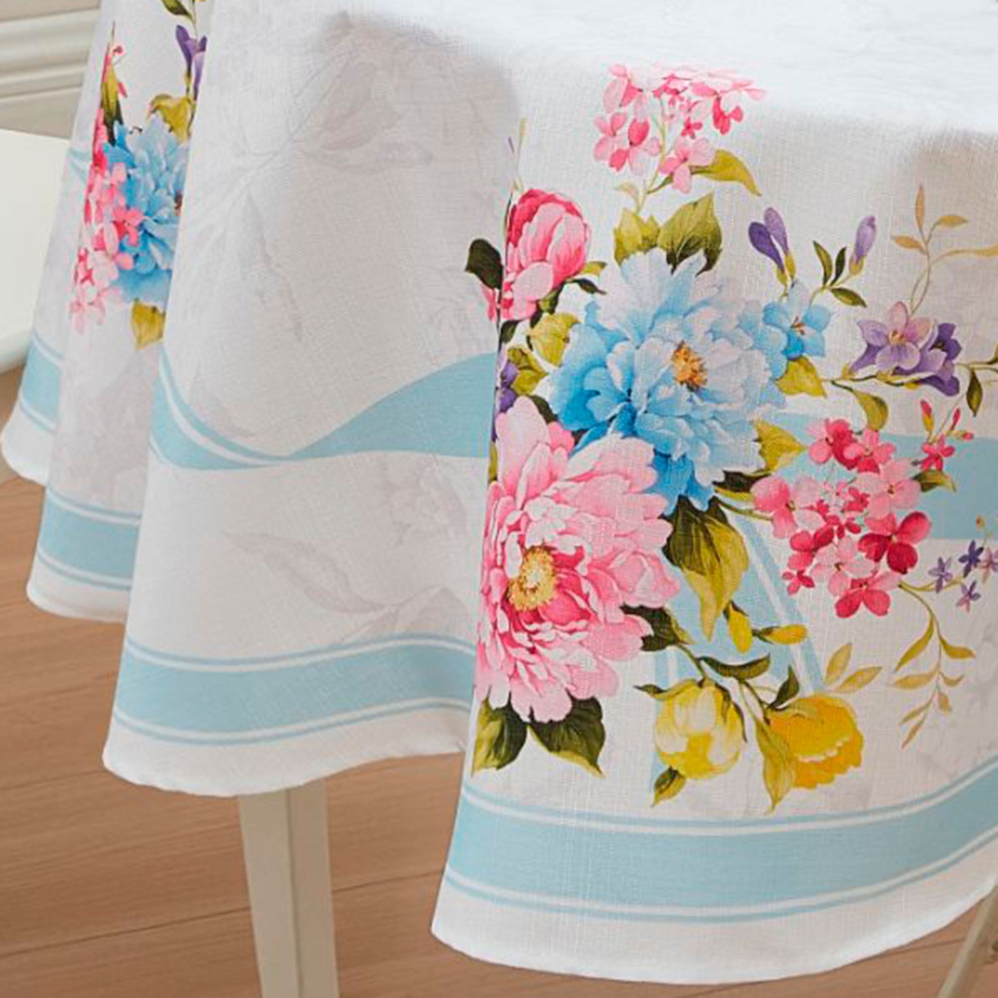 Blooming Rose Oval Tablecloth White 60 x 84