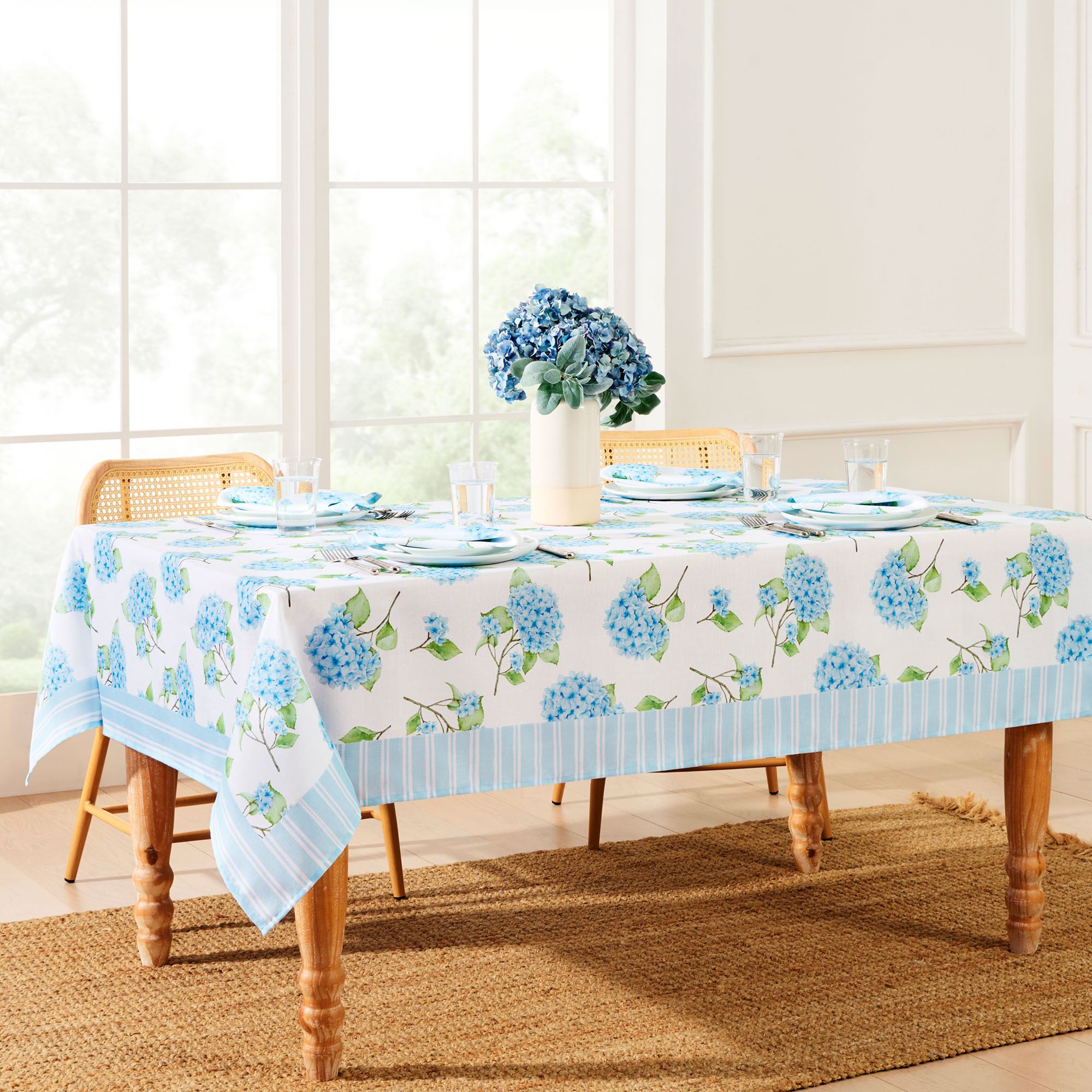 Seaside Hydrangea Rectangle Tablecloth White