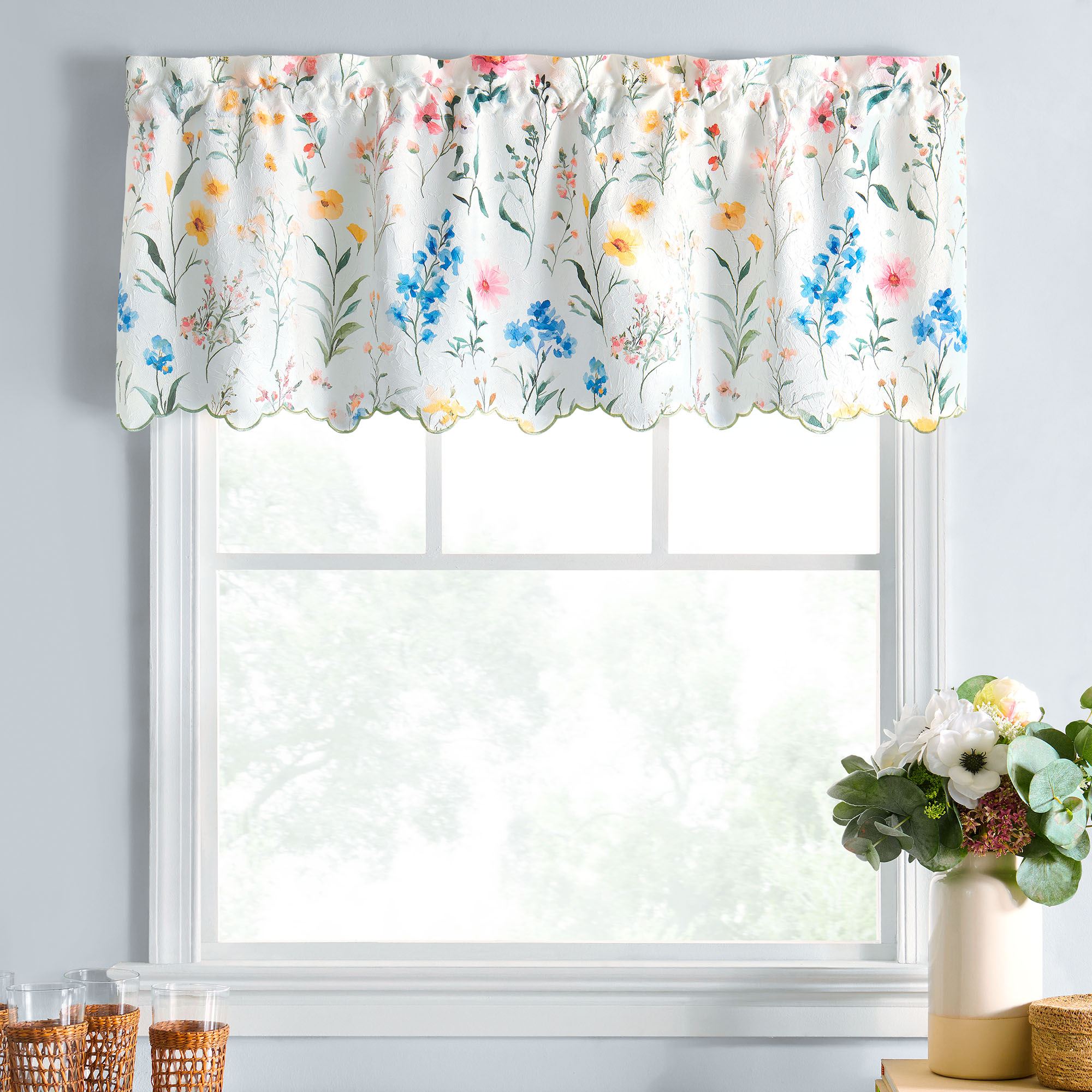 Spring Field Scalloped Valance White 48 x 15