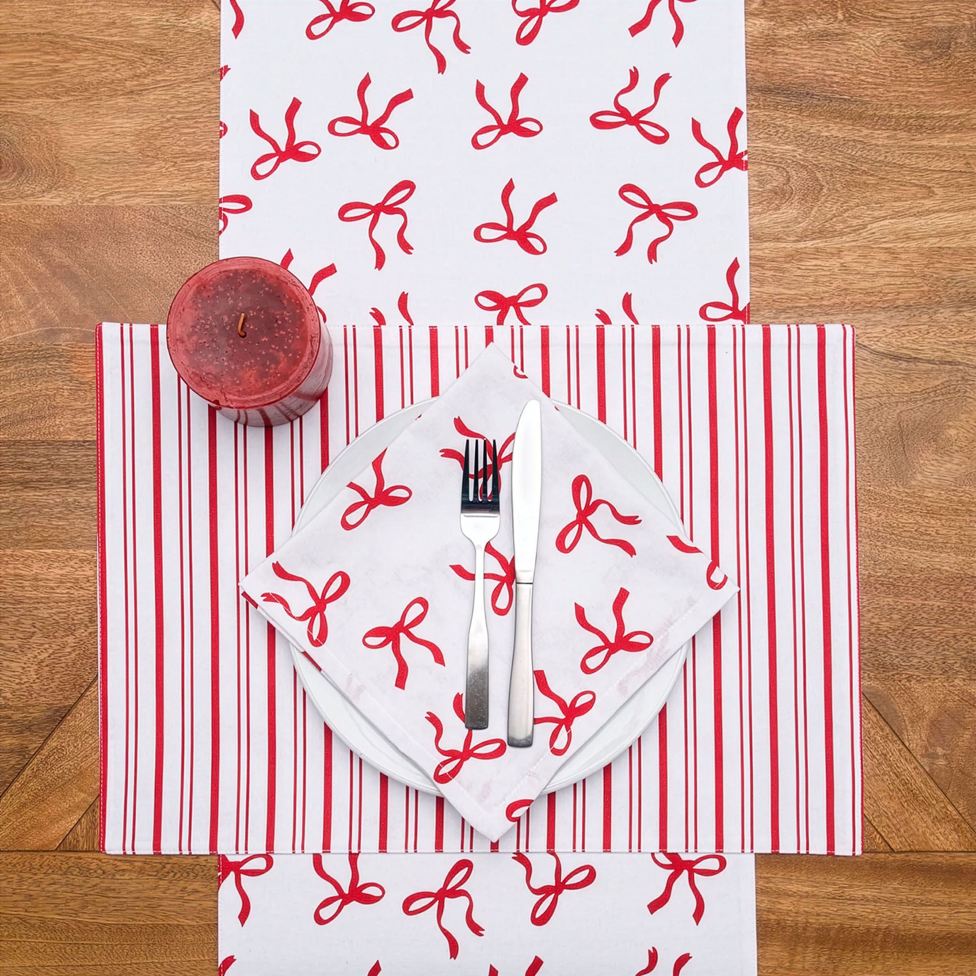 Holiday Bows Table Runner Red 14 x 72
