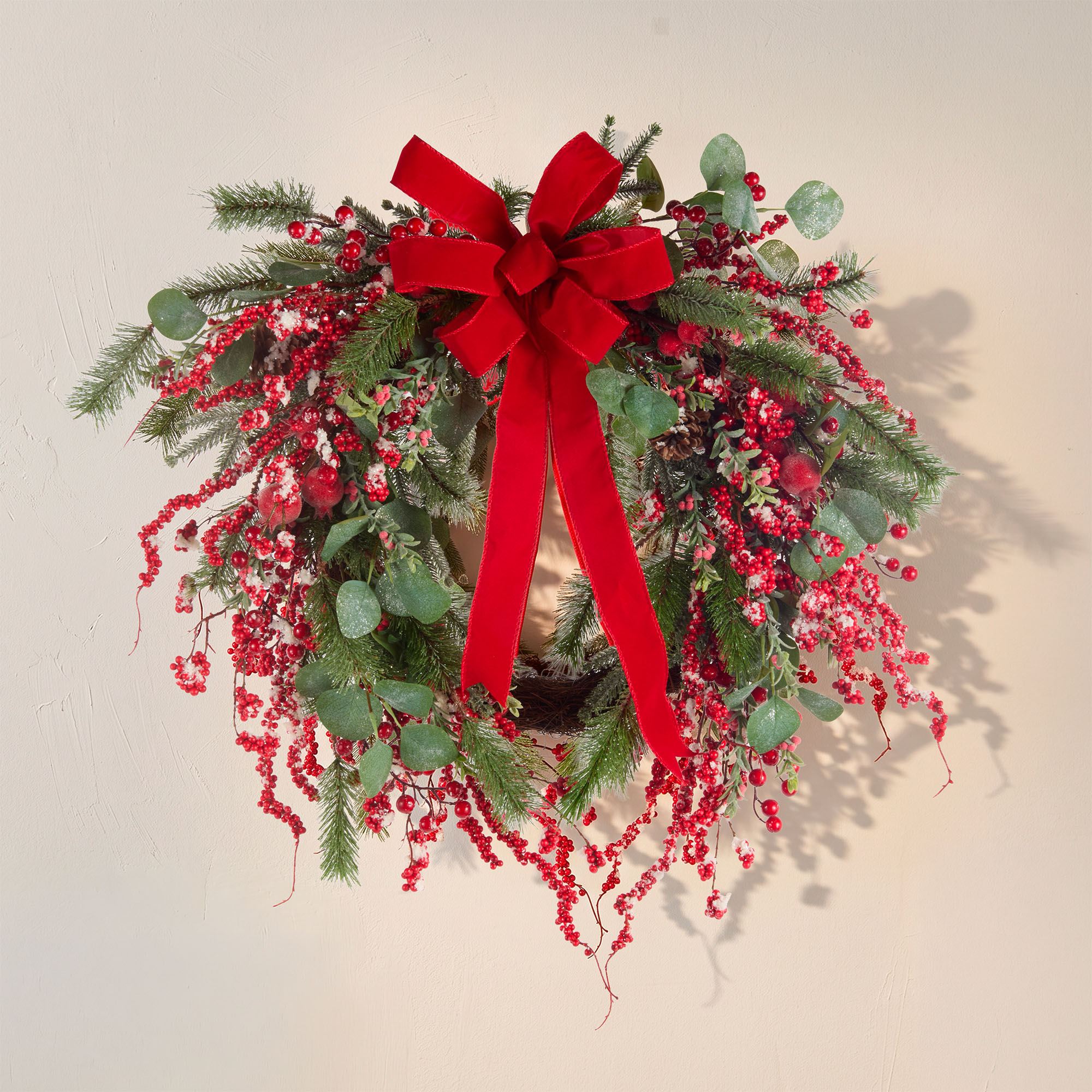 Winter Berry Holiday Wreath Red
