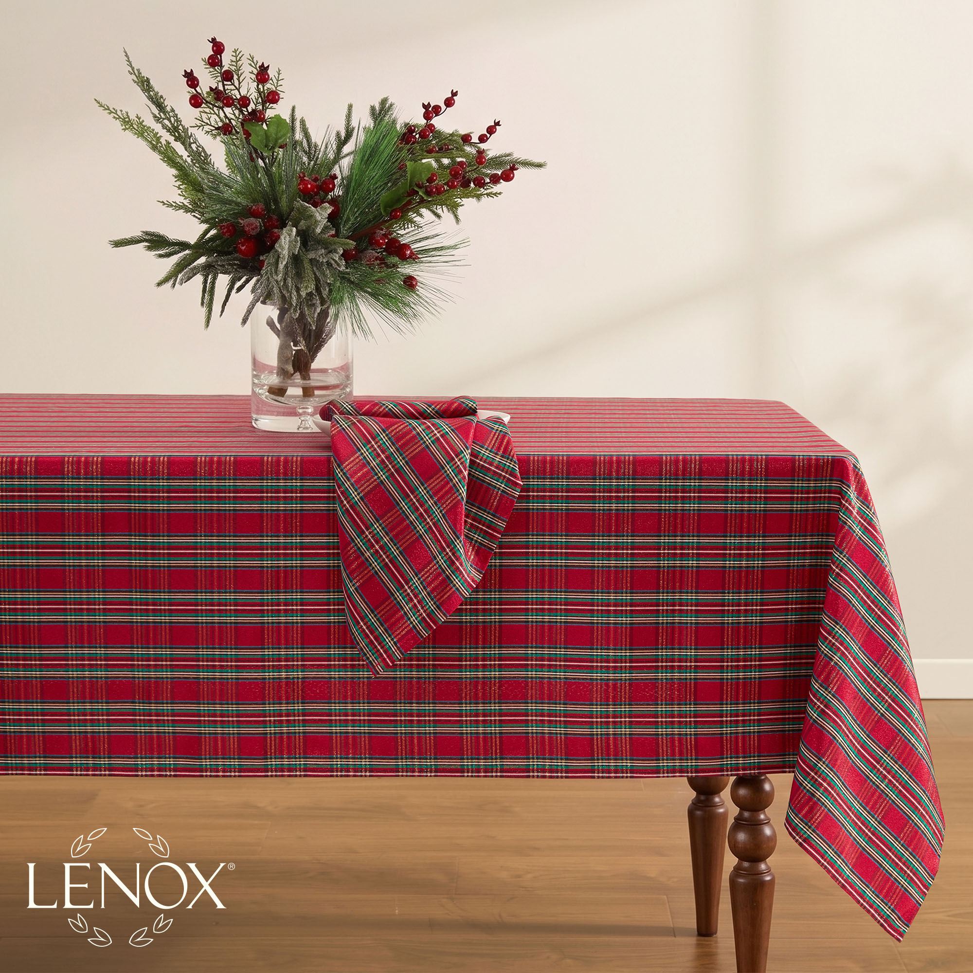 Holiday Nouveau Dazzle Rectangle Tablecloth Red