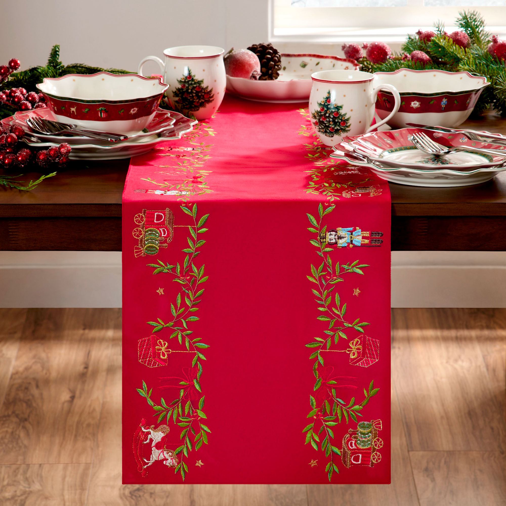 Villeroy & Boch Keepsake Ornaments Table Runner Red 14 x 72