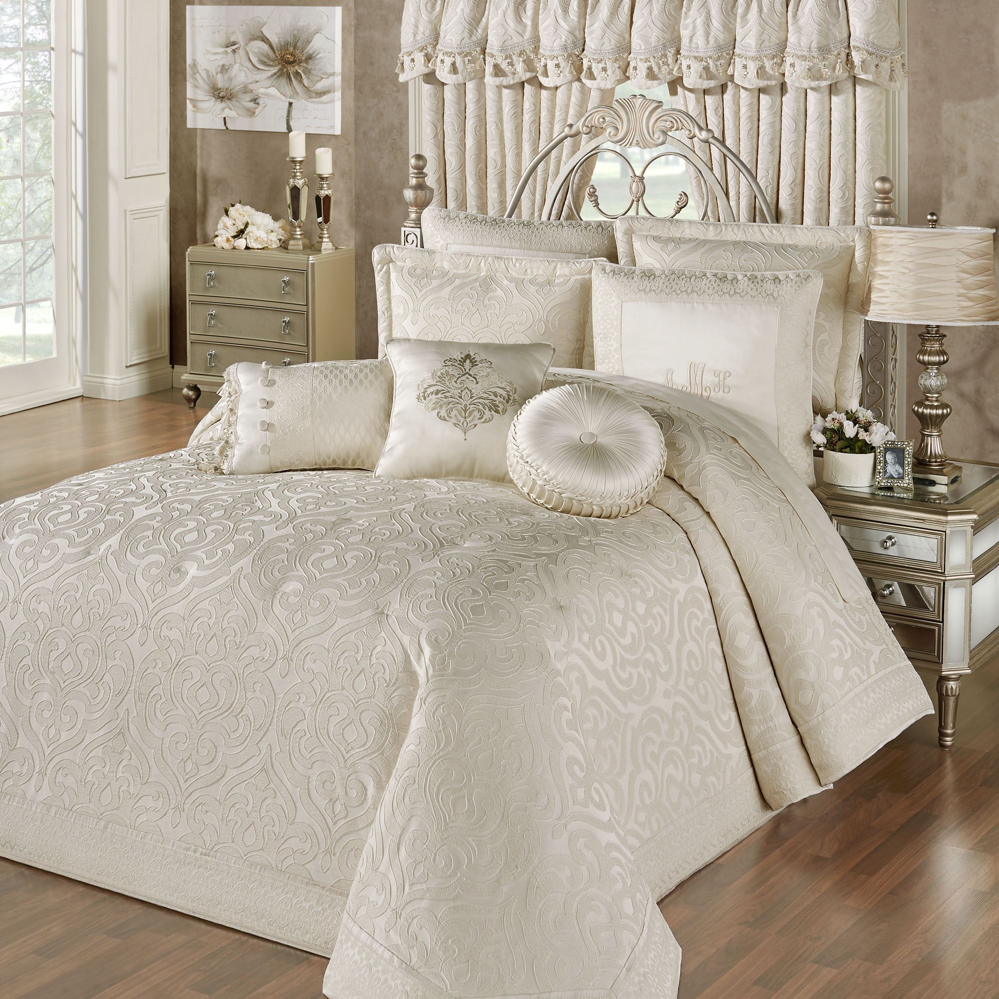Seraphina Ivory Damask Oversized Bedspread Bedding