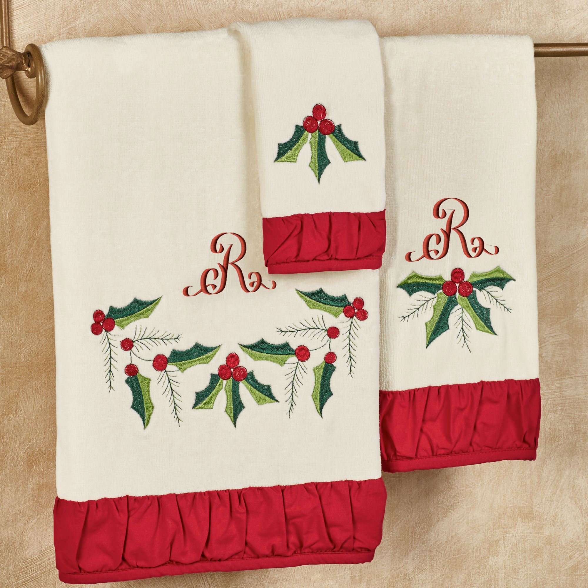 Holly Wreath Holiday Bath Towel Set